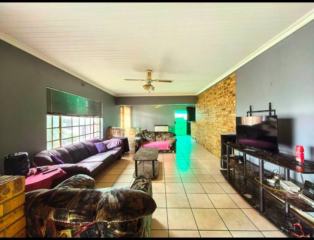 4 BEDROOM HOUSE FOR SALE IN ROODIA